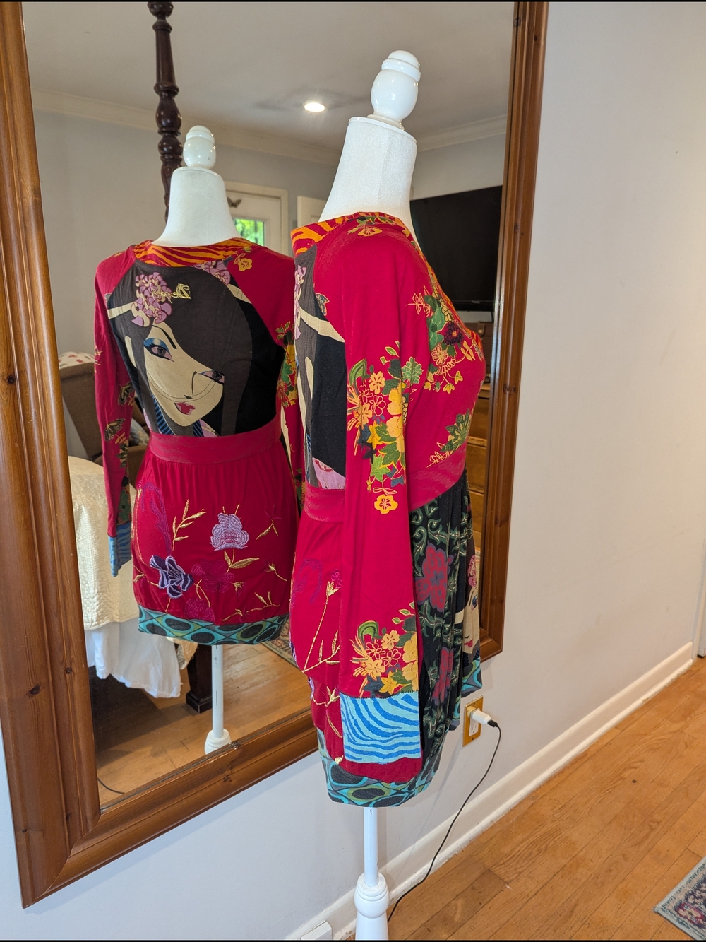 Vibrant Stretch Cotton Mixed-Print V-Neck Tunic With Illustrated Face Detail - Picture 5 of 12